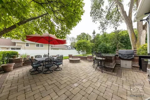 Exterior - 8 E Gartner Rd, Naperville, IL 60540 photo 2 of 11