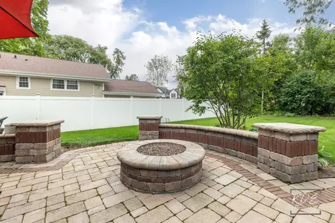 Exterior - 8 E Gartner Rd, Naperville, IL 60540 photo 4 of 11