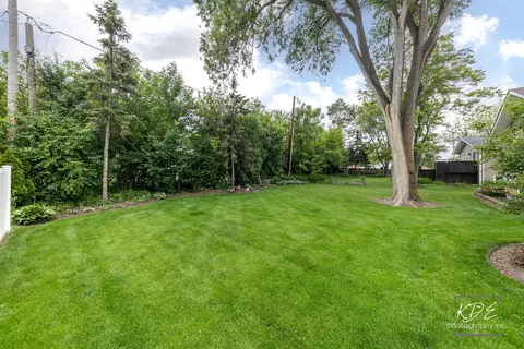 Exterior - 8 E Gartner Rd, Naperville, IL 60540 photo 7 of 11