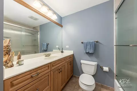 Bath - 8 E Gartner Rd, Naperville, IL 60540 photo 2 of 3