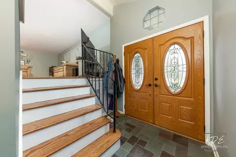 Entry Way - 8 E Gartner Rd, Naperville, IL 60540 photo 1 of 3