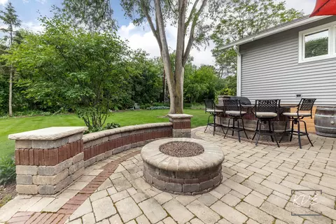 Exterior - 8 E Gartner Rd, Naperville, IL 60540 photo 5 of 11