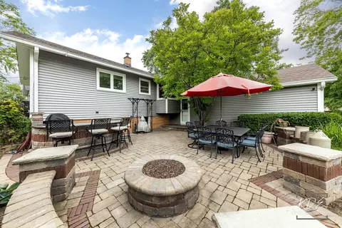Exterior - 8 E Gartner Rd, Naperville, IL 60540 photo 6 of 11