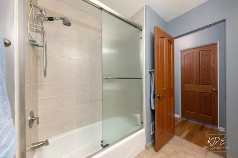 Bath - 8 E Gartner Rd, Naperville, IL 60540 photo 3 of 3