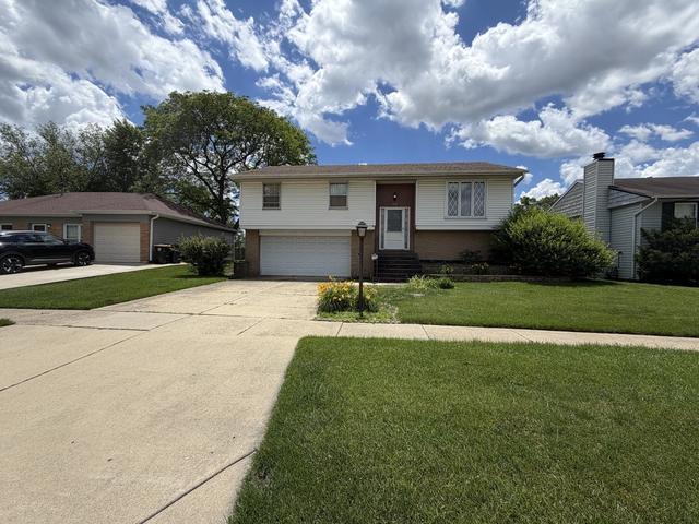 613 Wicker Ave, Streamwood, IL 60107