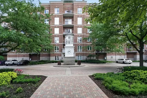 799 Graceland Ave #209, Des Plaines, IL 60016