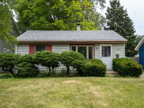 1332 N Main St, Naperville, IL 60563