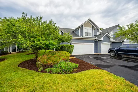 201 Huntington Ct, Oswego, IL 60543