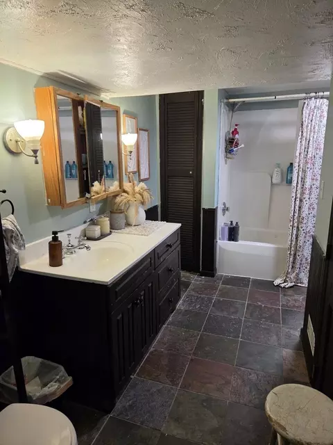 Bath - 810 E 15th St, Sterling, IL 61081 photo 2 of 2