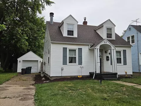 810 E 15th St, Sterling, IL 61081