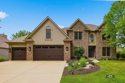 612 Pine St, Sugar Grove, IL 60554