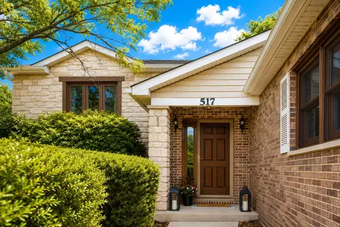 517 N Warwick Ave, Westmont, IL 60559