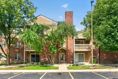 104 Glengarry Dr #106, Bloomingdale, IL 60108