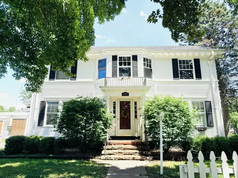 322 S 5th St, Hoopeston, IL 60942