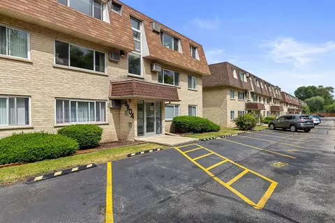 8804 Briar Ct #2C, Des Plaines, IL 60016