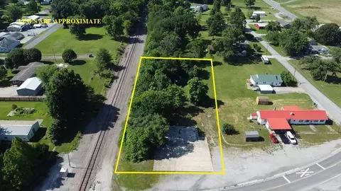 208 E Main St, Waltonville, IL 62894