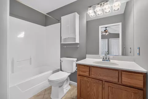 Bath - 1905 Saltonstall Dr, Normal, IL 61761 photo 3 of 3
