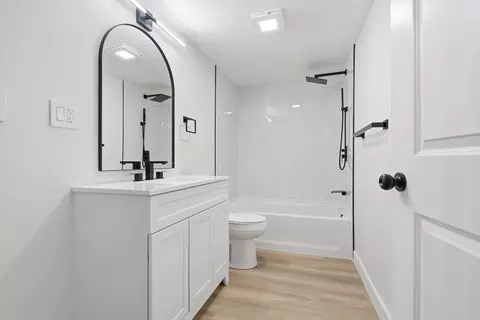 Bath - 1313 Ewing St, Bloomington, IL 61701 photo 2 of 2