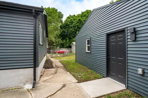 Exterior - 1313 Ewing St, Bloomington, IL 61701 photo 3 of 8