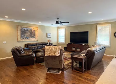 2520 Wall St, Mchenry, IL 60051
