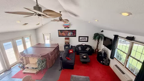 Living - 545 Meadowbrook, Centralia, IL 62801 photo 3 of 3