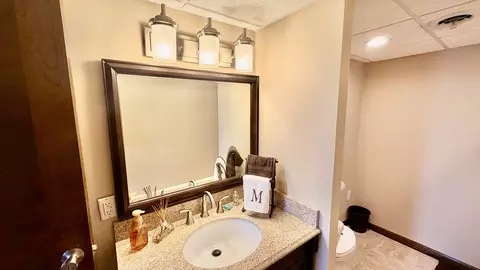Bath - 545 Meadowbrook, Centralia, IL 62801 photo 2 of 3