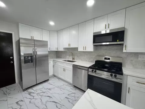 Kitchen - 9561 Dee Rd #1A, Des Plaines, IL 60016 photo 5 of 6