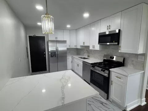 Kitchen - 9561 Dee Rd #1A, Des Plaines, IL 60016 photo 3 of 6