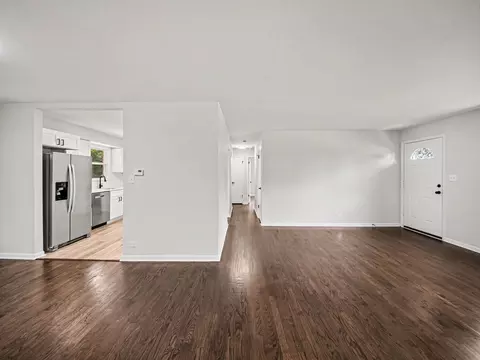Living - 126 59th St, Willowbrook, IL 60527 photo 2 of 3