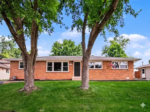 Exterior - 126 59th St, Willowbrook, IL 60527 photo 2 of 9