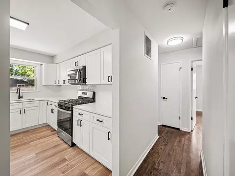 Entry Way - 126 59th St, Willowbrook, IL 60527 photo 1 of 3