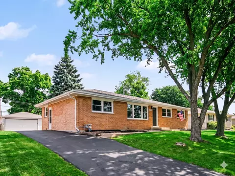 126 59th St, Willowbrook, IL 60527