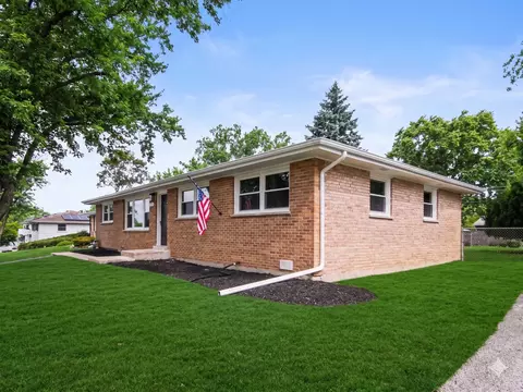 Exterior - 126 59th St, Willowbrook, IL 60527 photo 3 of 9