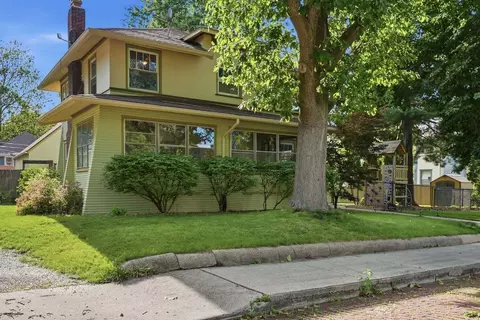 56 Whites Pl, Bloomington, IL 61701 photo 1