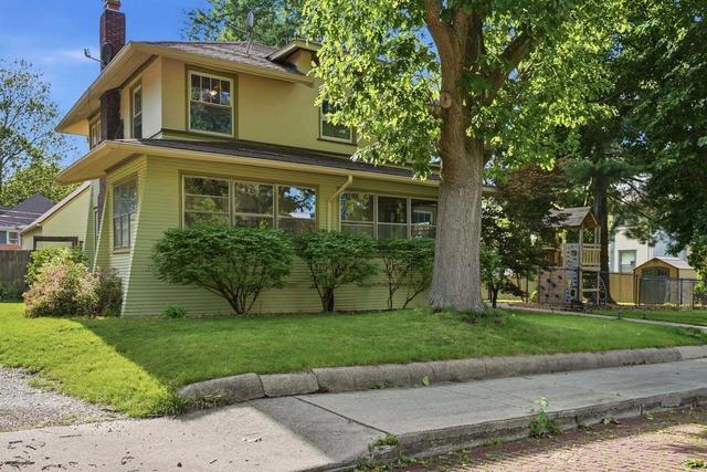 56 Whites Pl, Bloomington, IL 61701