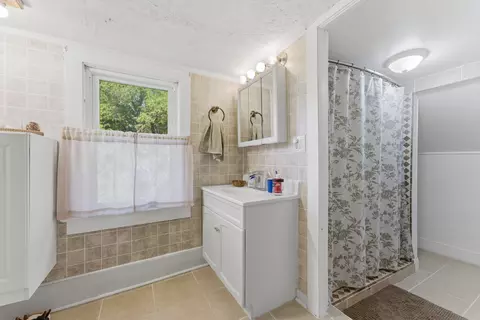 Bath - 503 NE 3rd St, Aledo, IL 61231 photo 1 of 2