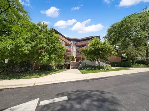 706 Waukegan Rd #C-203, Glenview, IL 60025
