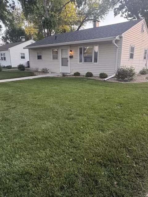 1 Ryan Dr, Bloomington, IL 61701
