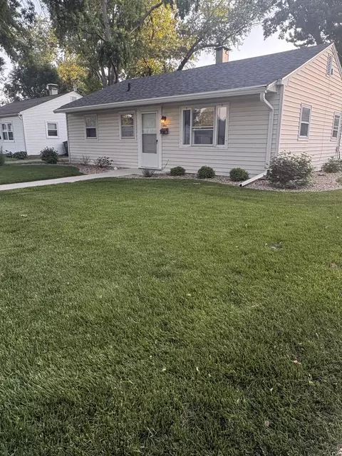 1 Ryan Dr, Bloomington, IL 61701