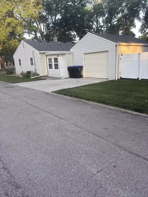 Exterior - 1 Ryan Dr, Bloomington, IL 61701 photo 1 of 3