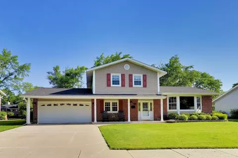 918 E Patten Dr, Palatine, IL 60074