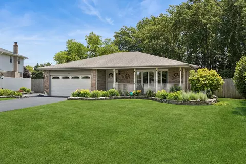 8007 Alexandria Dr, Tinley Park, IL 60477