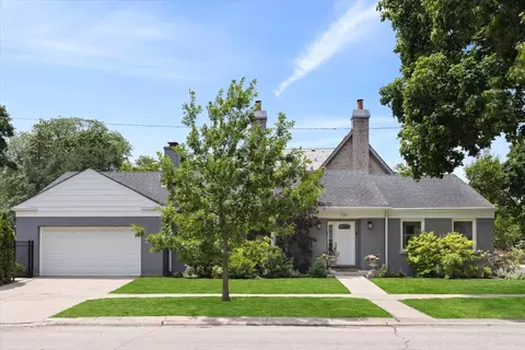 131 Joyce Pl, Park Ridge, IL 60068