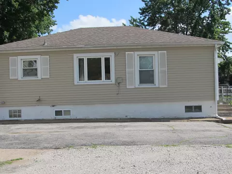 2013 5th St, Moline, IL 61265 photo 2