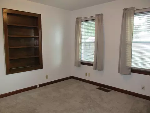 Bedroom - 2013 5th St, Moline, IL 61265 photo 4 of 4