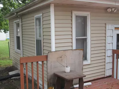 Exterior - 2013 5th St, Moline, IL 61265 photo 3 of 6