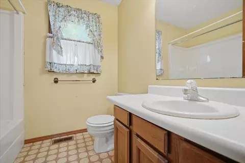 Bath - 1301 Chadwick Dr, Normal, IL 61761 photo 2 of 2