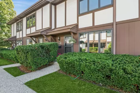 1803 Henley St #A, Glenview, IL 60025