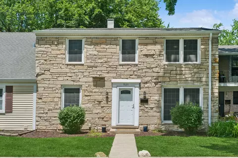 7635 Manchester Mnr, Hanover Park, IL 60133