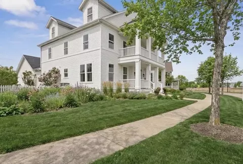 860 Blazing Star Rd, Grayslake, IL 60030